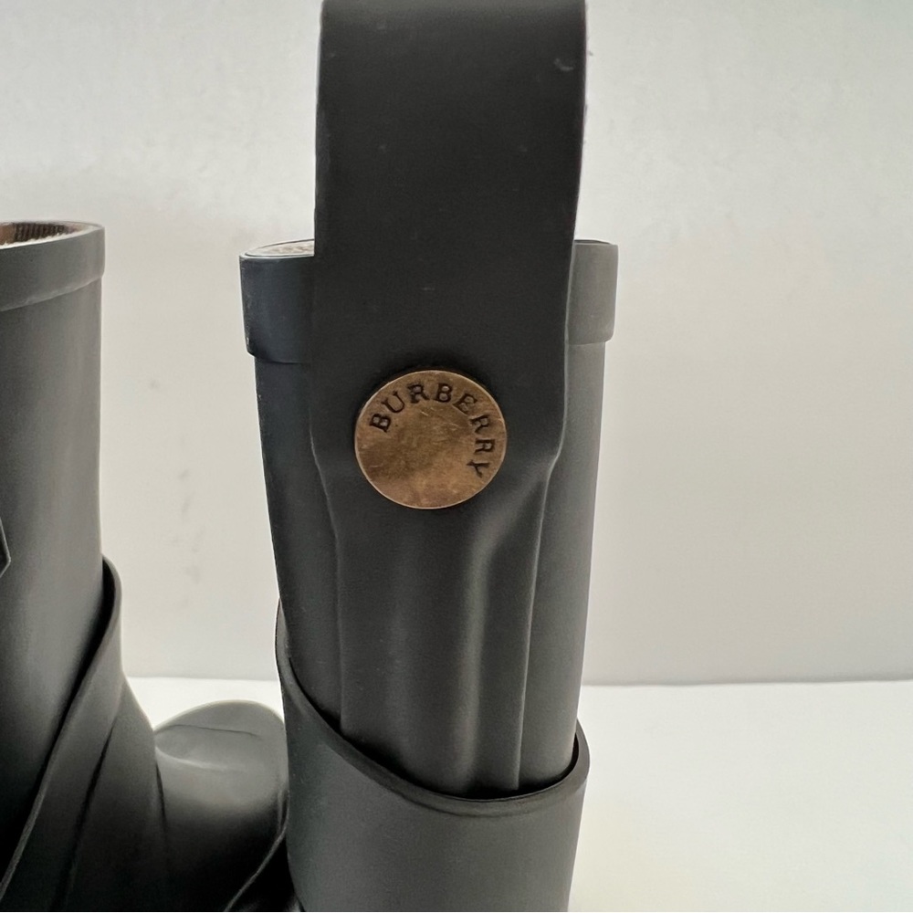 Like New! Authentic Burberry Rain Boots Black Size 37 EU - Picture 9 of 11